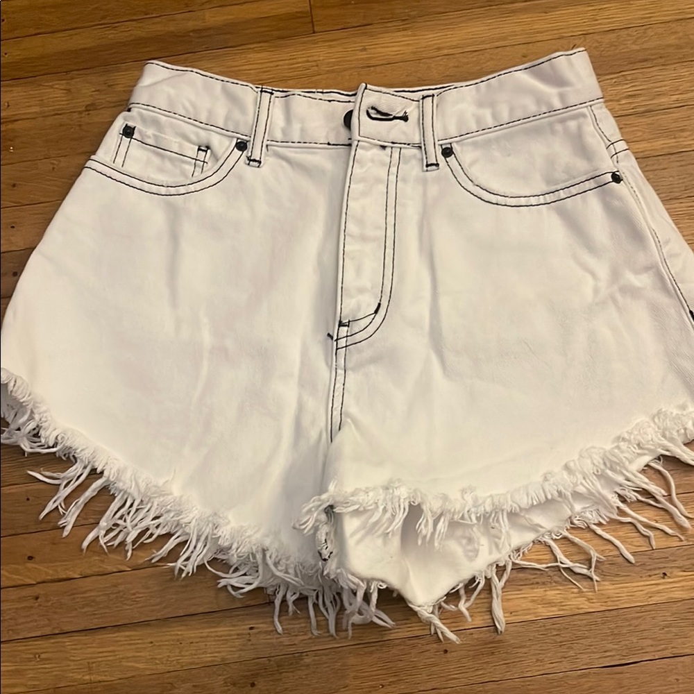 Pitched waist cut off denim shorts. NWOT size 26